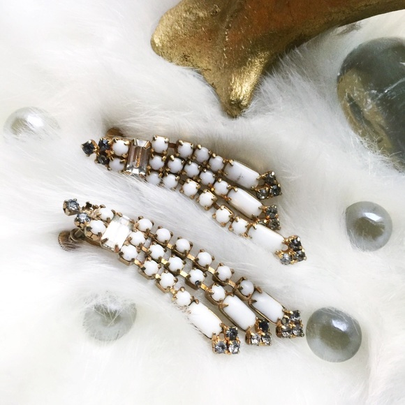 . {MILK GLASS + CRYSTAL} Gatsby screw-back earring - Picture 6 of 8