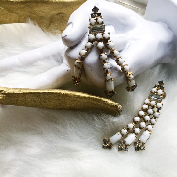 . {MILK GLASS + CRYSTAL} Gatsby screw-back earring - Picture 7 of 8