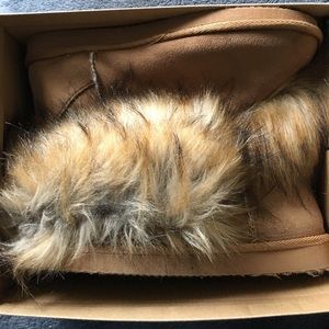 Woman's furry boots
