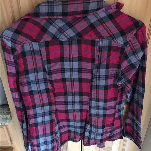 Button down casual plaid shirt. Small.Red - Picture 2 of 5