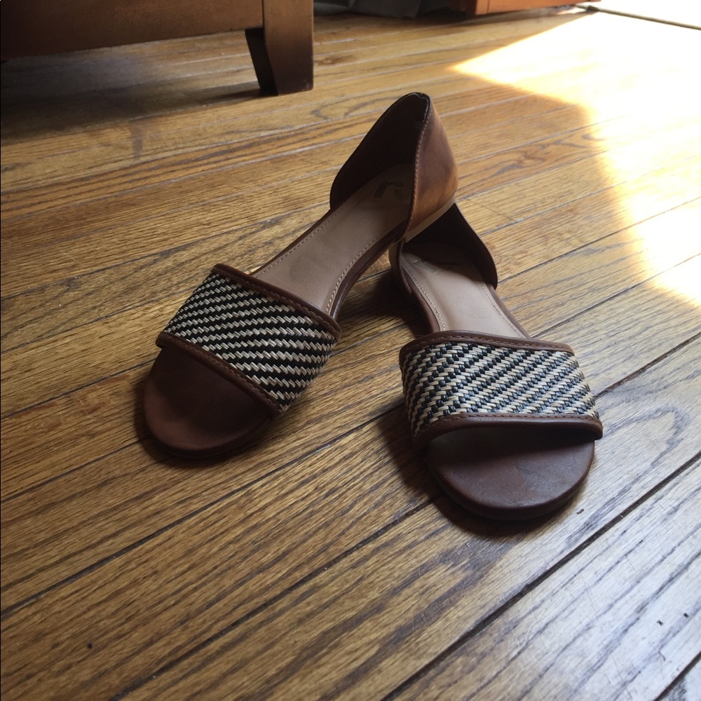 Woven design open toe flats