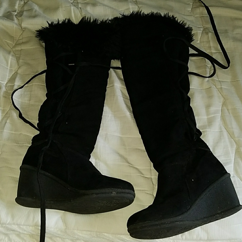 Blk knee high faux fur boots