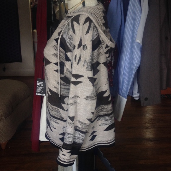 PRICEDROP American Eagle Thick Tribal Hoodie - Picture 4 of 4