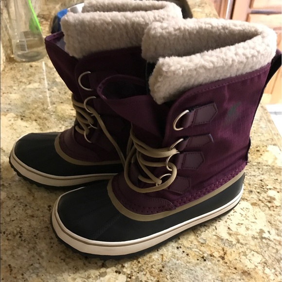 Sorel women's snow boots 6.5 winter carnival boots - Picture 1 of 7