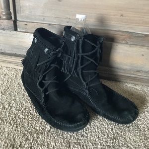 Minnetonka Double Fringe Tramper Boot