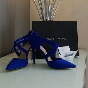 Selling these pretty blue heels.