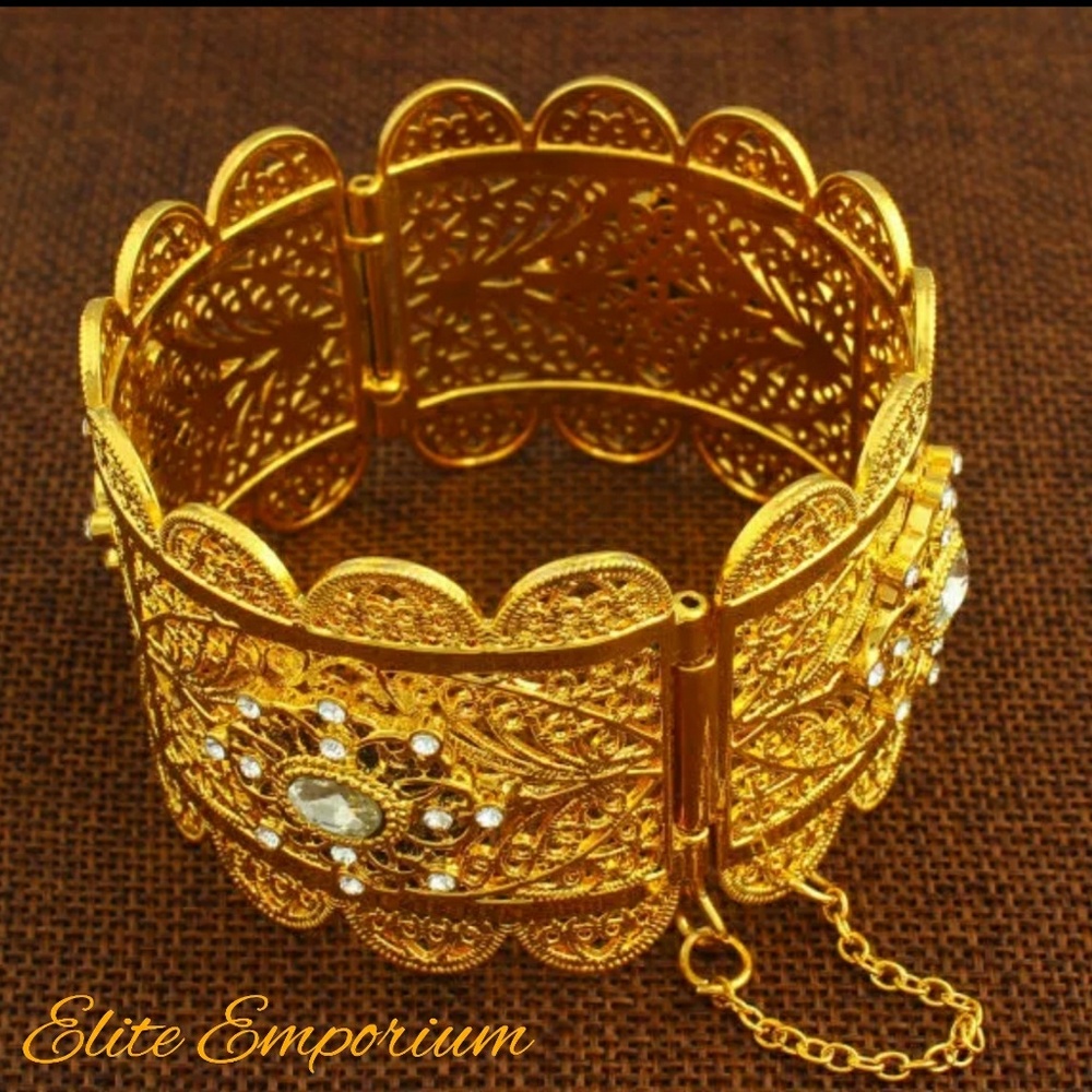 Gorgeous 24K gold-plated bangle/bracelet
