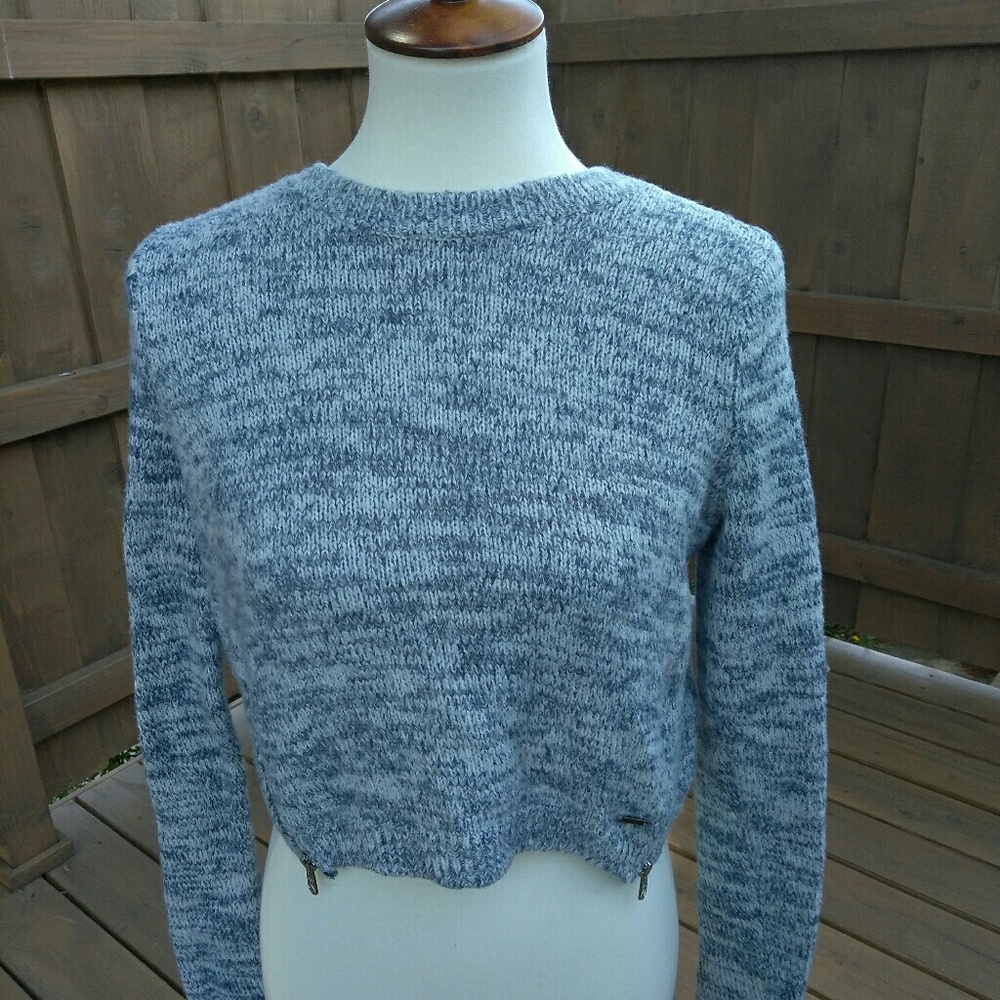 Super soft A&F side zip cropped sweater