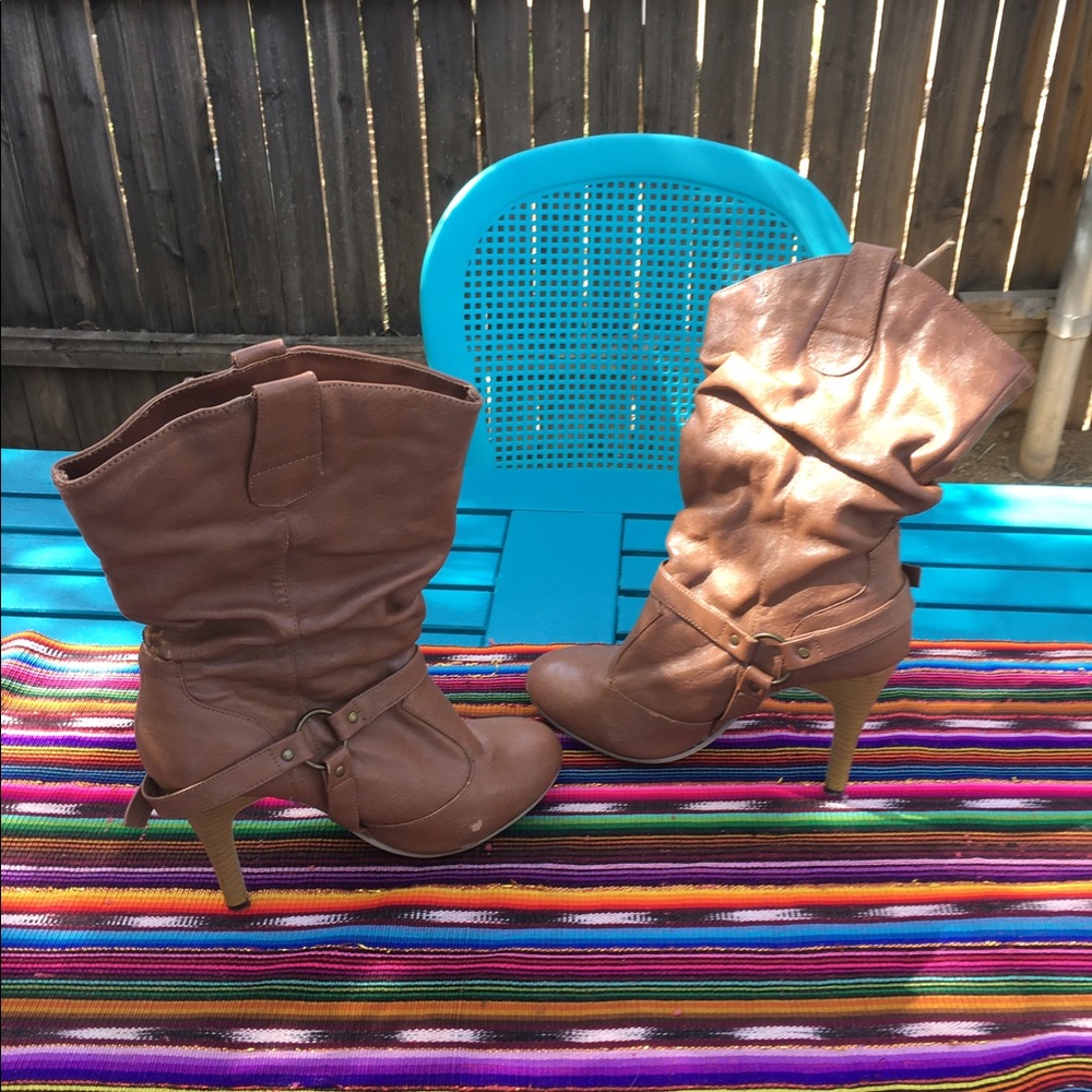 Cute heeled boots! 💕