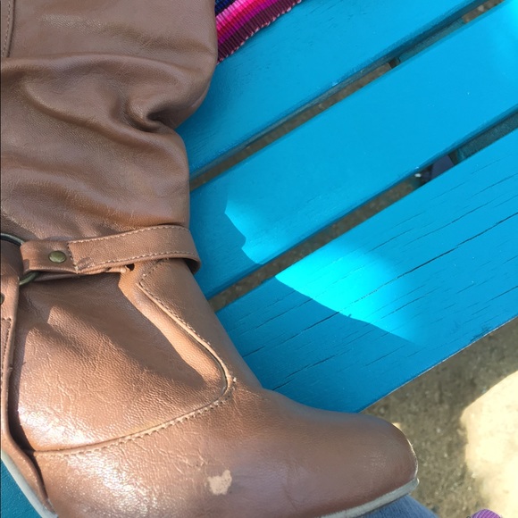 Cute heeled boots! 💕 - Picture 3 of 4