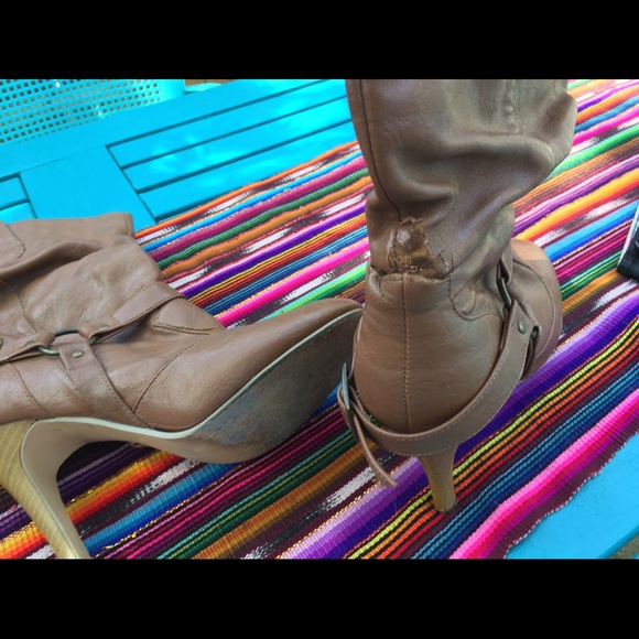 Cute heeled boots! 💕 - Picture 4 of 4