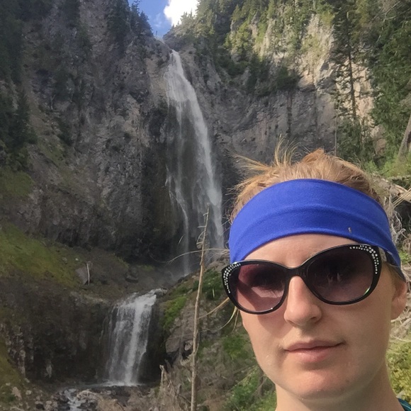 Meet your Posher, Crystal! 💋 - Picture 4 of 4