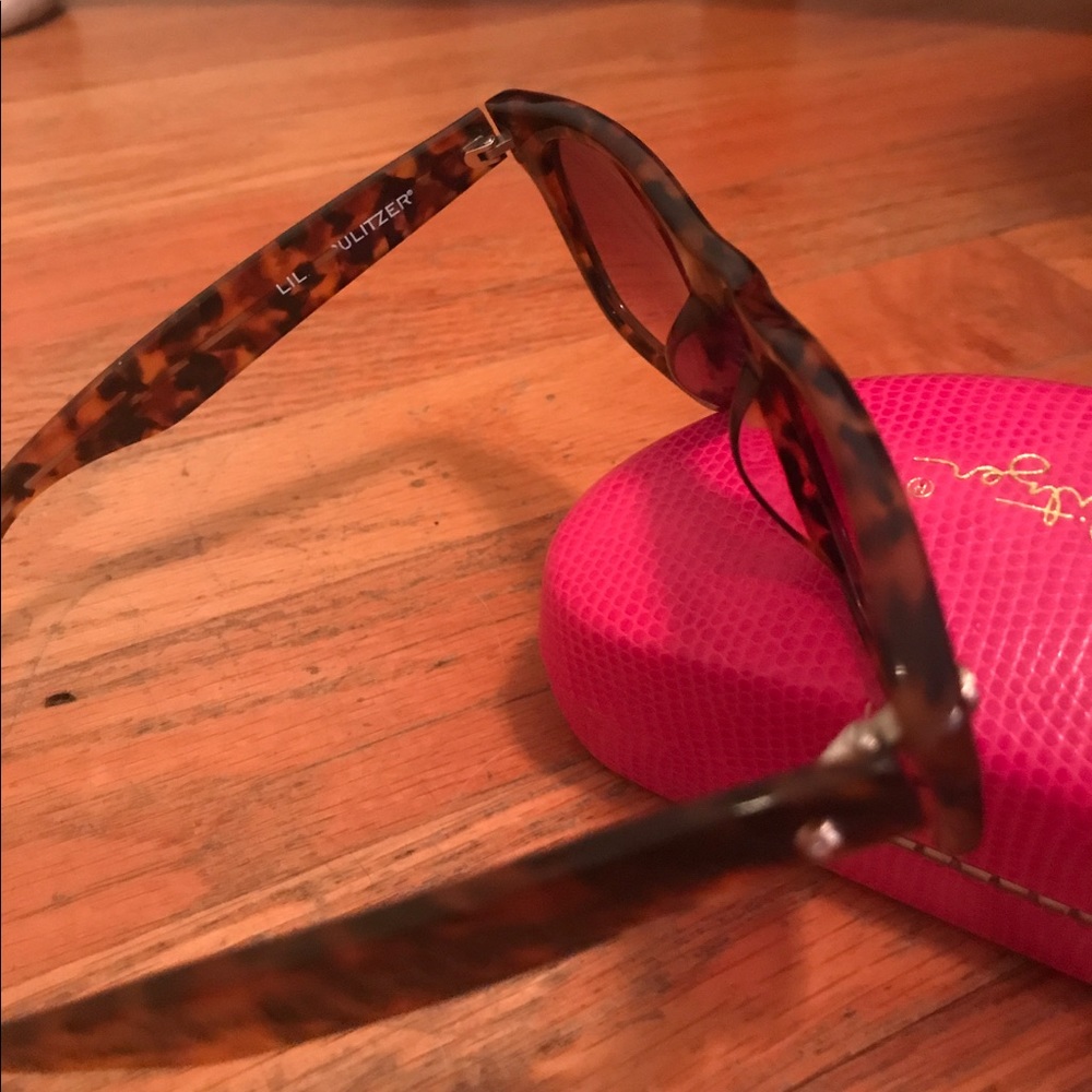 Lilly Pulitzer Sunglasses - Picture 2 of 5
