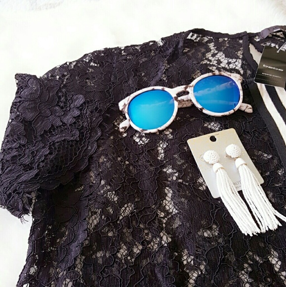 LAST ONE! Wayfarer Sunglasses - Picture 4 of 6