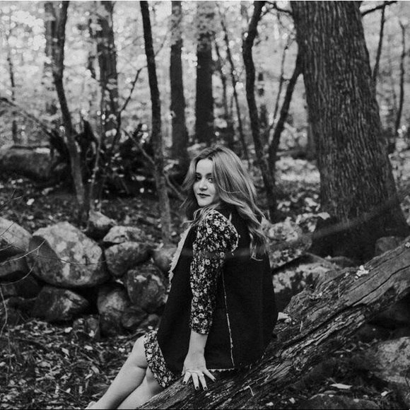 Welcome to my closet ๐ - Picture 5 of 8