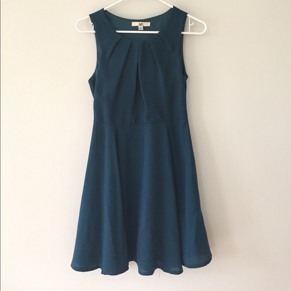 Fit and flare cocktail/party dress 👗