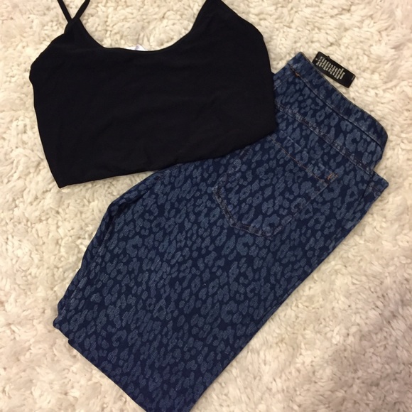 HOST PICK🎉Leopard denim jeggins bnwt 🐯 - Picture 3 of 6