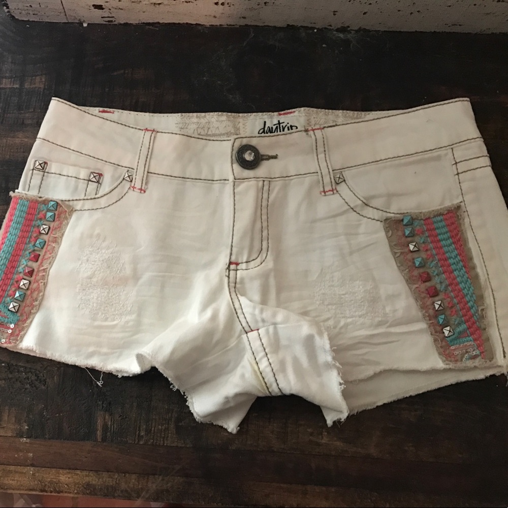 Size 26 daytrip shorts! Been worn maybe once!