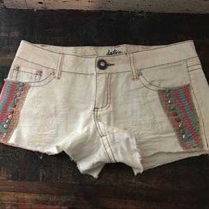 Size 26 daytrip shorts! Been worn maybe once!