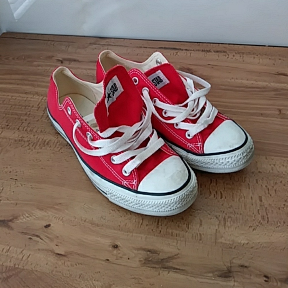 Size 7 (men) /9 (women) Red Converse All Star