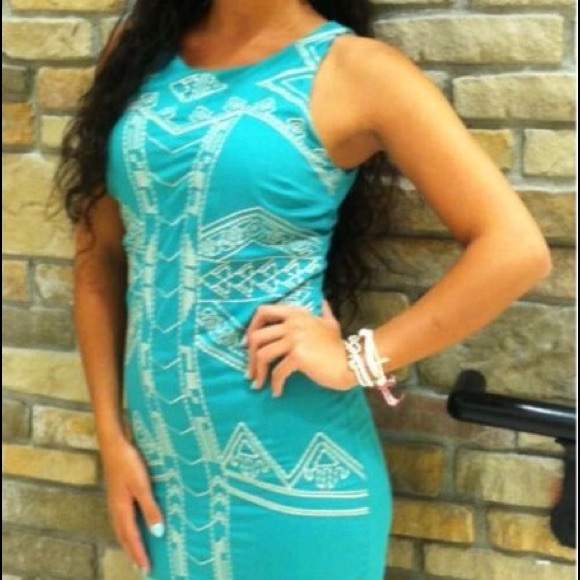 Green Aztec Embroidered Dress - Picture 4 of 4