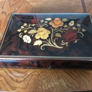 Beautiful green mountain clock shop jewelry box