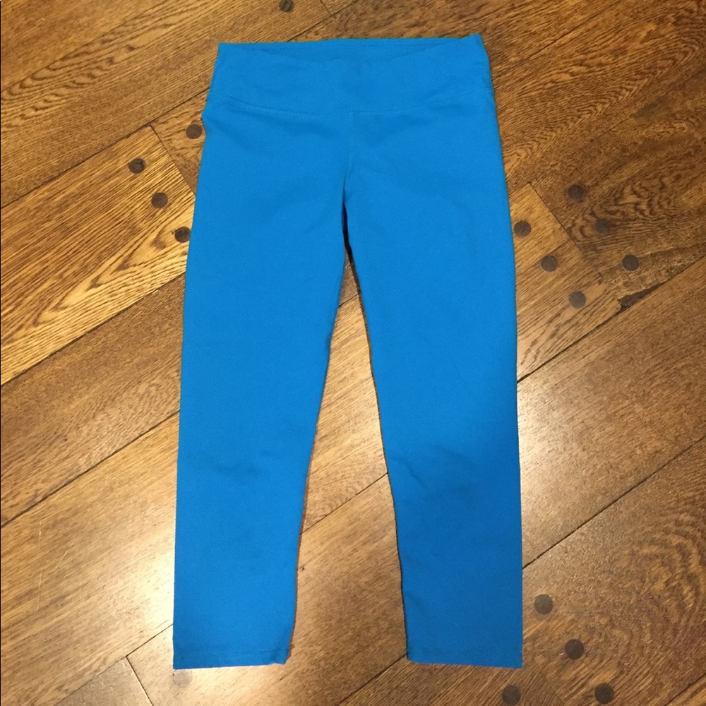 Fabletics blue cropped leggings