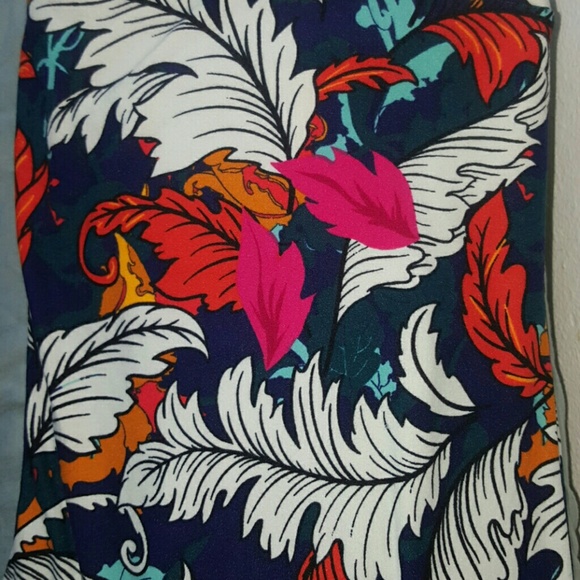 LuLaRoe Pants - LuLaRoe Fancy Feather Leggings!!
