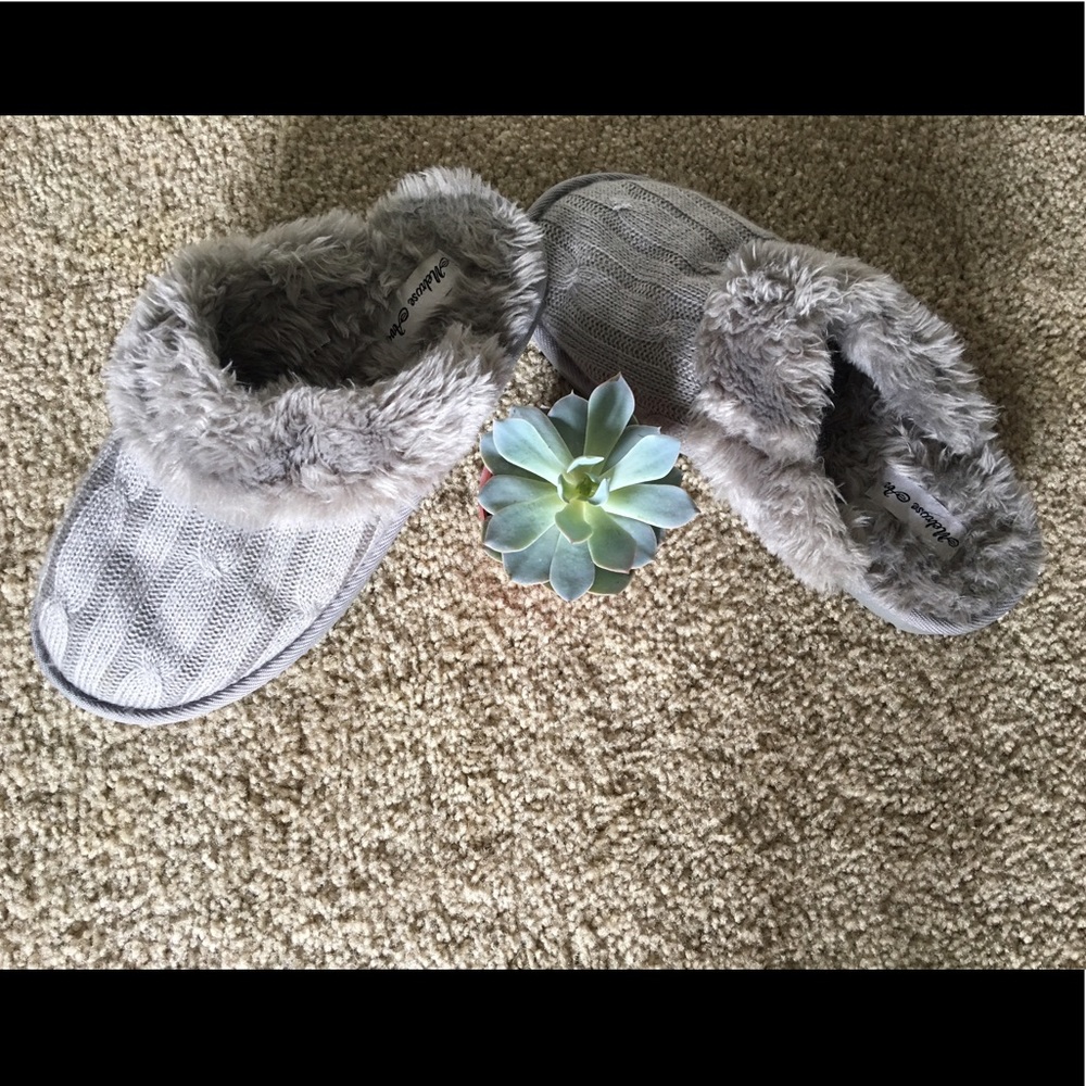 Gray slippers/shoes