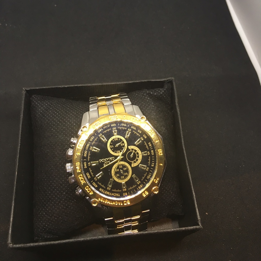 Elegant men's fashion watch