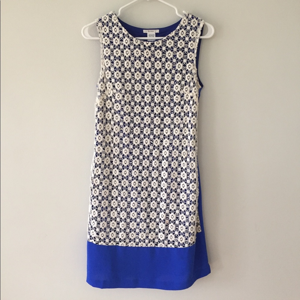 Royal blue, lace-front sundress 💙