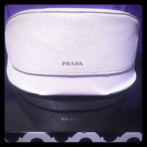 Prada Glasses 👓😎Holder 🌺
