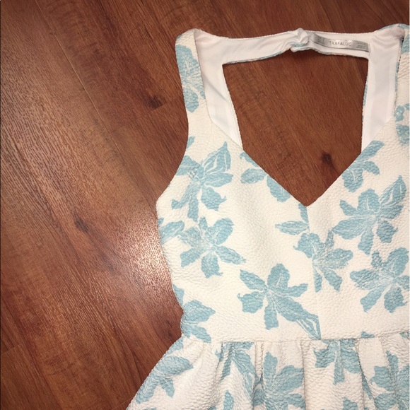 ⛔️SOLD⛔️ ZARA Trafulac backless mini flare dress - Picture 4 of 6
