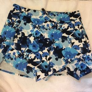 Short with skirt flap