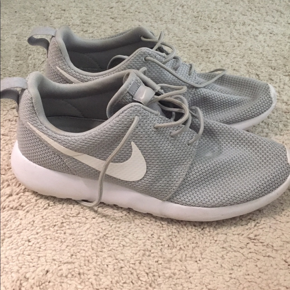 Nike Roshe One Size 9