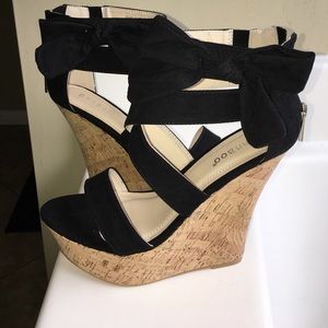 Black wedges