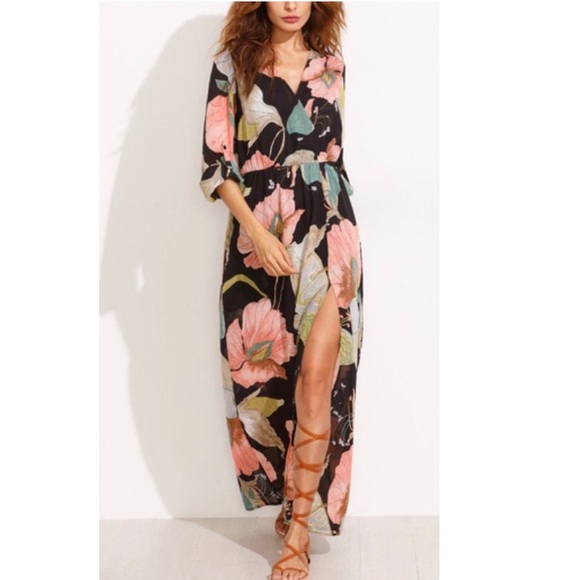 |•New FLORAL V NECK MAXI DRESS - Picture 2 of 4