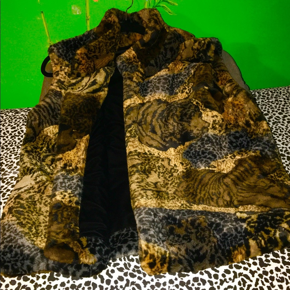 FINAL‼️ANIMAL PRINT FAUX FUR VEST