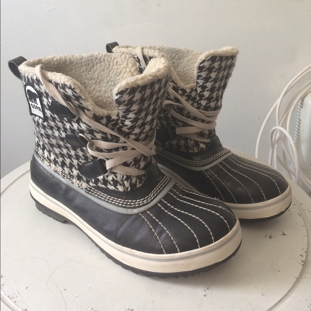 Sorel houndstooth boots size 8