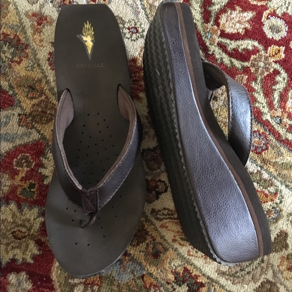 Volatile brown size 10 new sandals