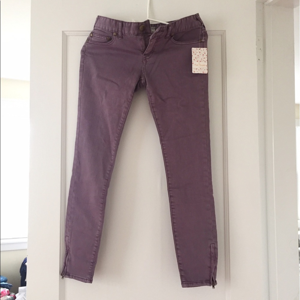 Legging jeans with ankle zipper