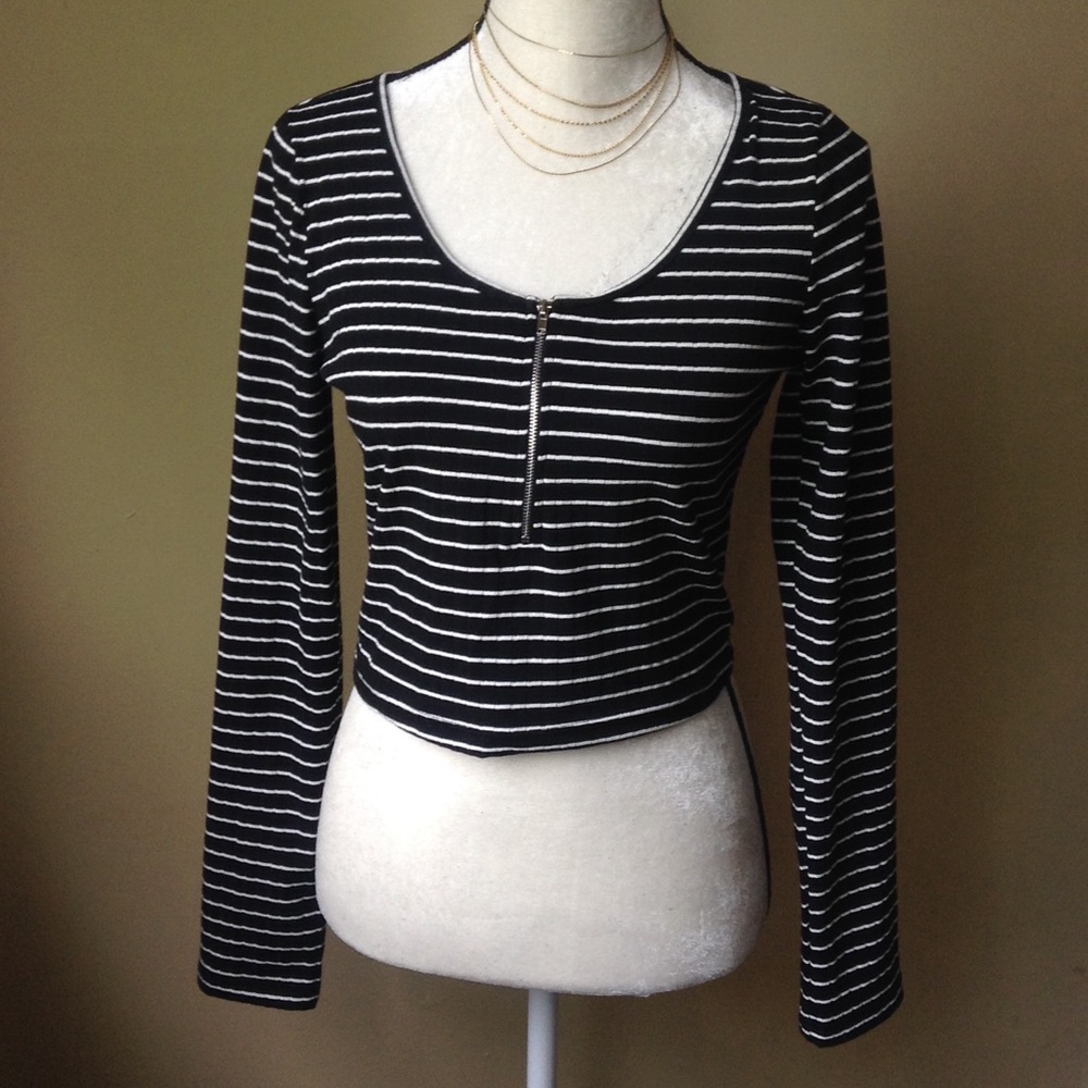 PRICEDROP! Long sleeve Ribbed Zippered Top