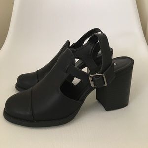 Adorable Black Chunky Heels!