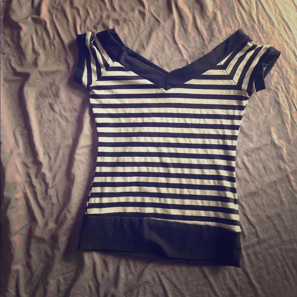 Black and grey Tee off the shoulder cut