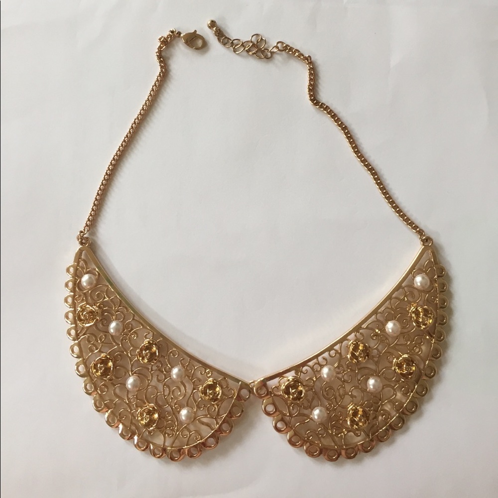 Gold with pearl accent collar style necklace