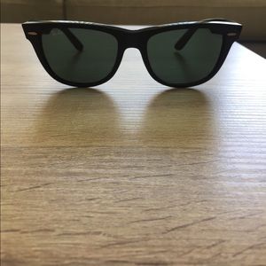 Ray-ban Wayfarer sunglasses. Great condition.