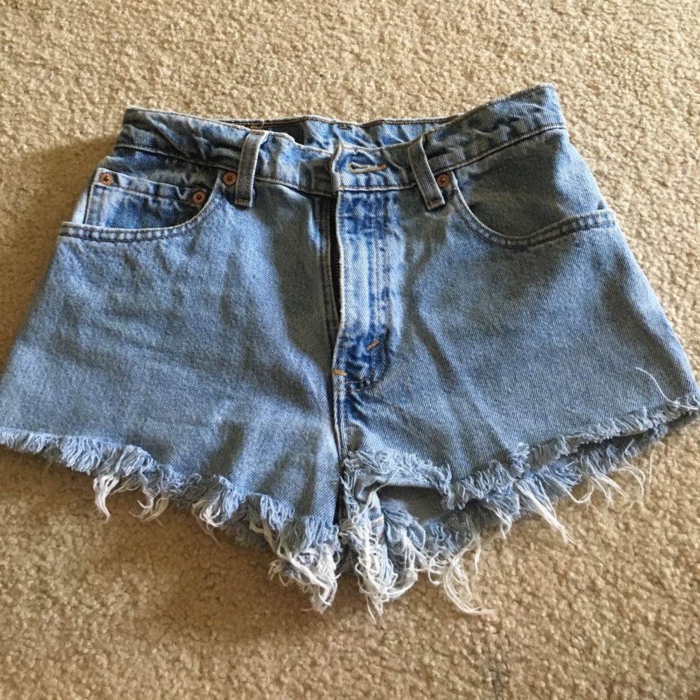 Levi Cutoff Jean Shorts
