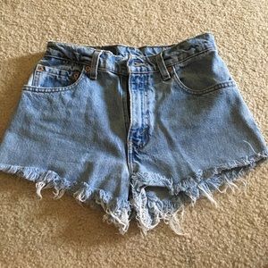 Levi Cutoff Jean Shorts