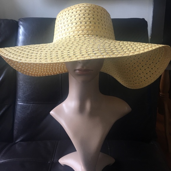 🌼Restocked 🌼 Floppy Straw Sun Hat. - Picture 2 of 3