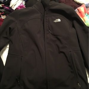 Woman's black north face jacket! Size:XL